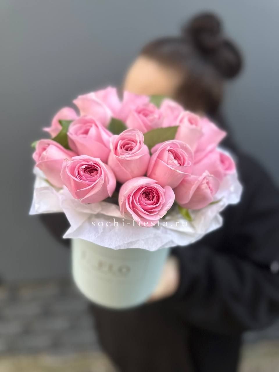 шляпная коробка с розами для студии флористики в Химкие