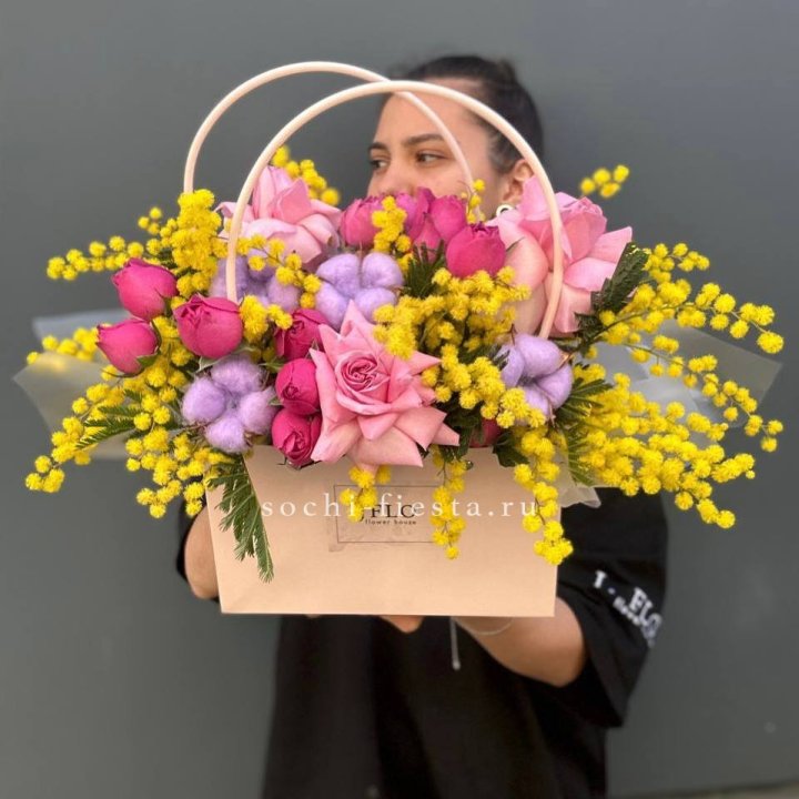 Сумочка мимозы и роз "Примавера" в Химкие