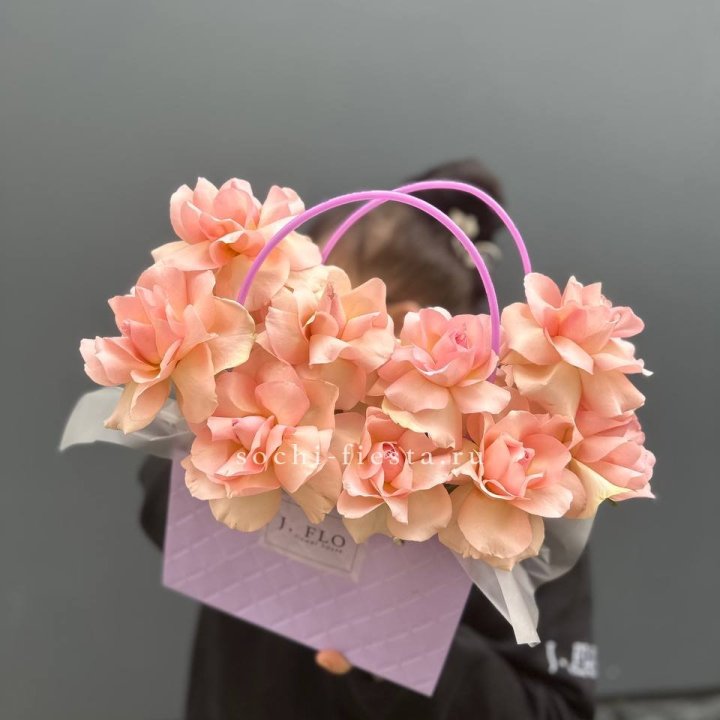 Сумочка с розами "Кети" в Химкие