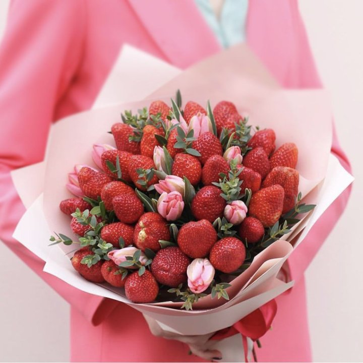 Тюльпаны и клубника в Химкие