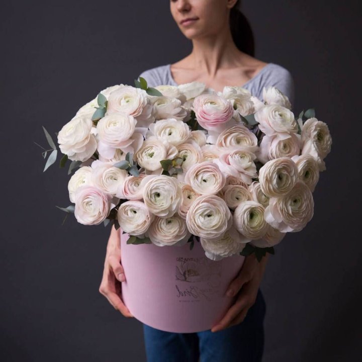 Бокс с ранункулюсами в Химкие