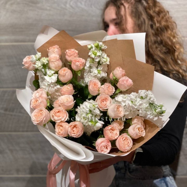 Букет бомбасти и маттиола в Химкие