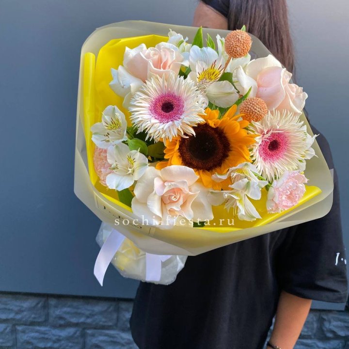 Букет с подсолнухом "Елоу" в Химкие
