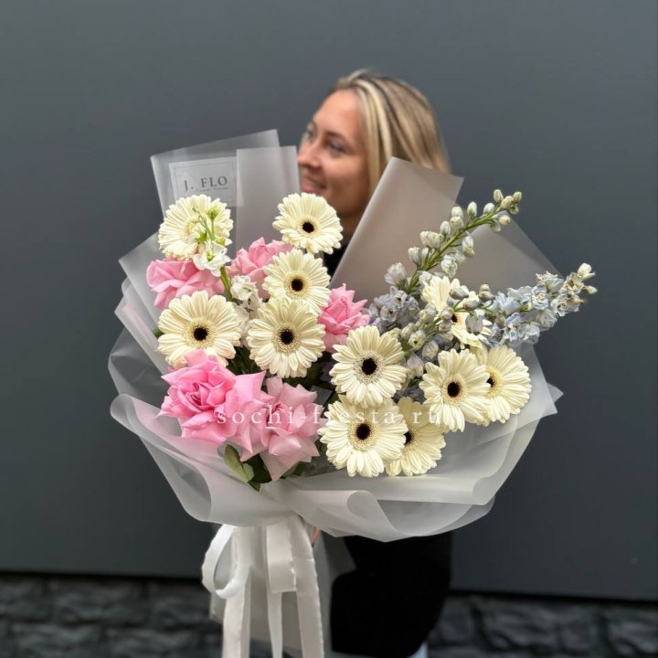 Букет роз и гербер в Химкие