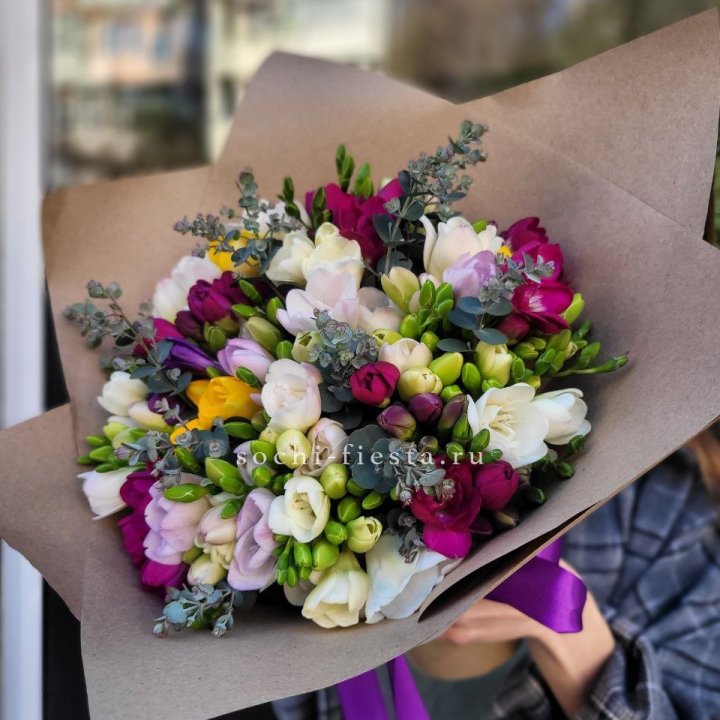 Букет фрезий "Радуга" в Химкие