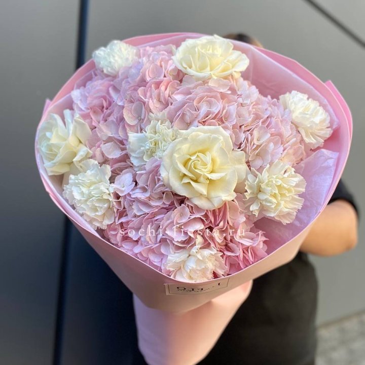  Букет гортензий и роз  в Химкие