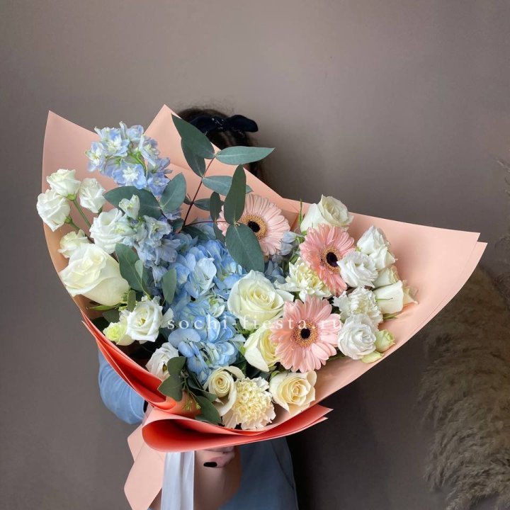  Букет гортензии и роз "Валенсия" в Химкие