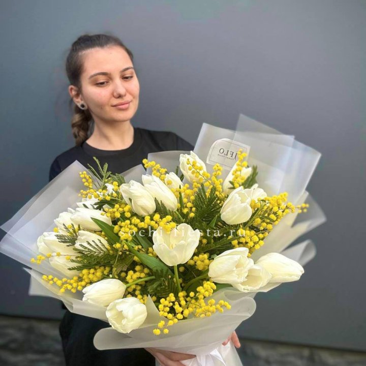 Букет тюльпанов и мимозы в Химкие