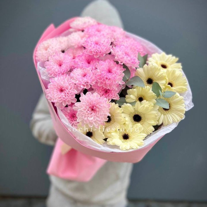 Дуо хризантем и гербер в Химкие