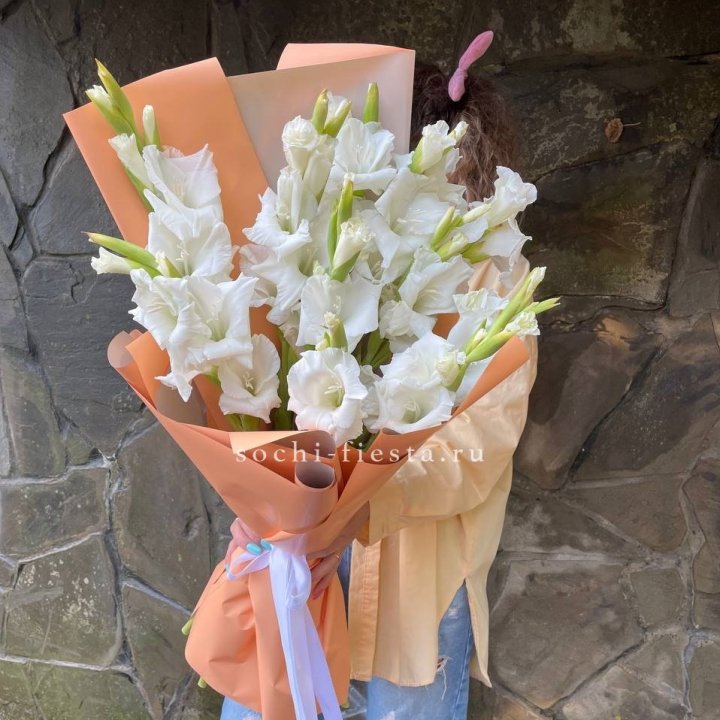 Букет белых гладиолусов  в Химкие
