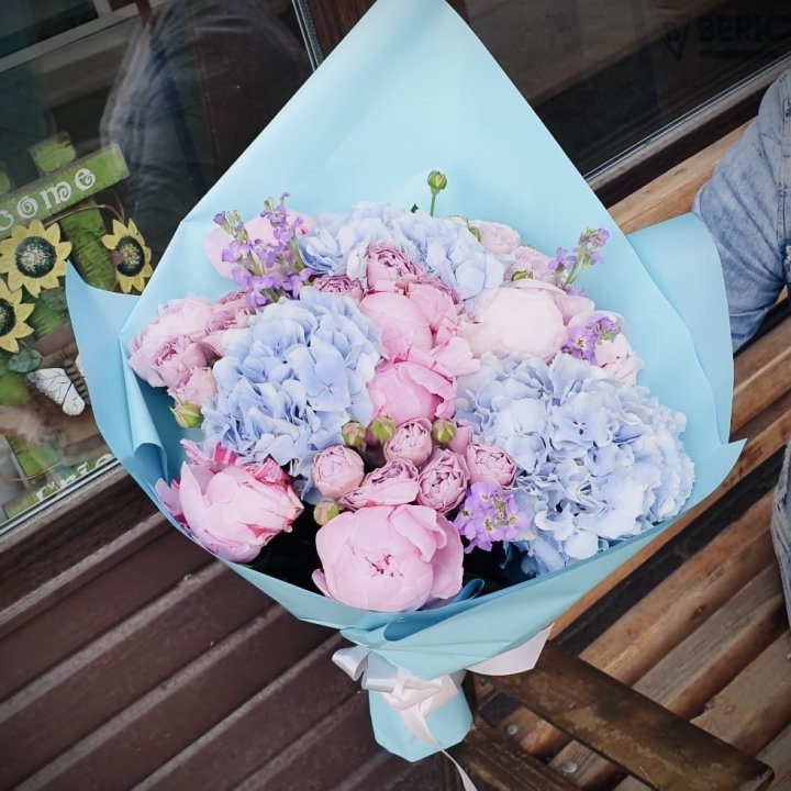 Букет с гортензиями "Блубери" в Химкие
