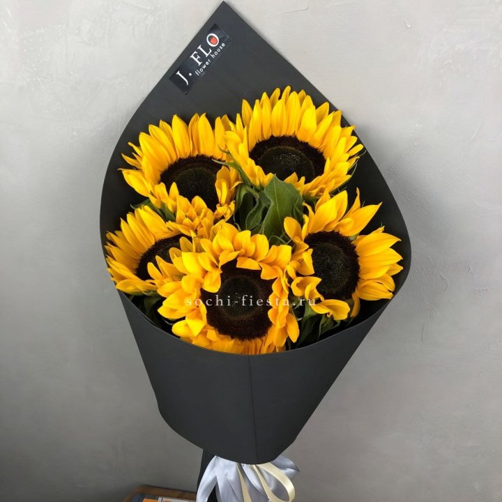 Букет из 5  подсолнухов в Химкие