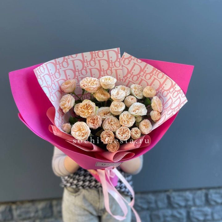 9 пионовидных роз в Химкие