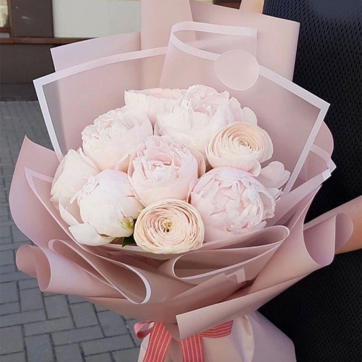 Пионы и ранункулюсы в Химкие