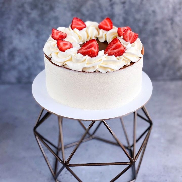 Торт "Клубника со сливками" в Химкие