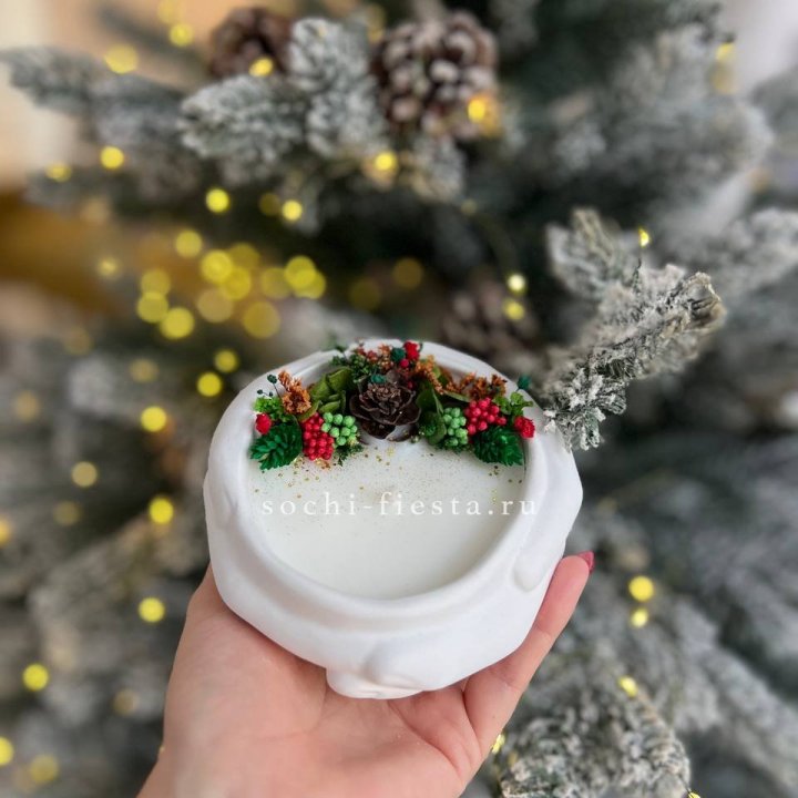 Свеча ароматическая в гипсе Руки с шишкой в Химкие