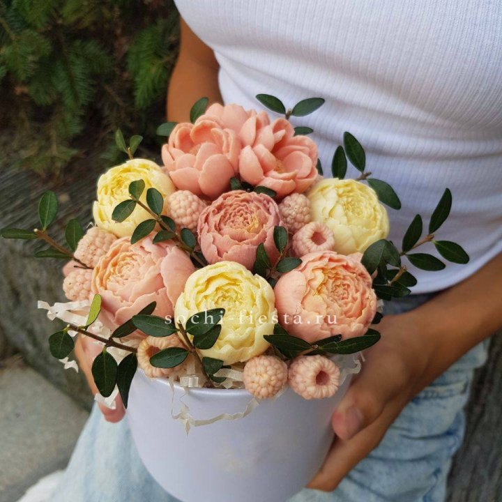 Шоколадный букет с ягодами в Химкие