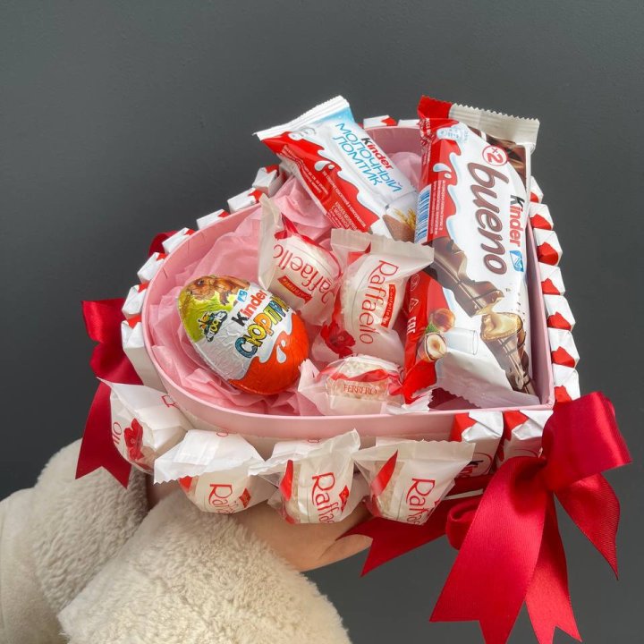 Бокс киндерами и раффаэлло в Химкие