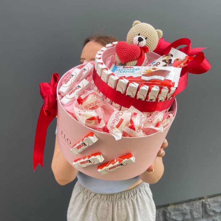 Бокс киндерами и раффаэлло 2 в Химкие