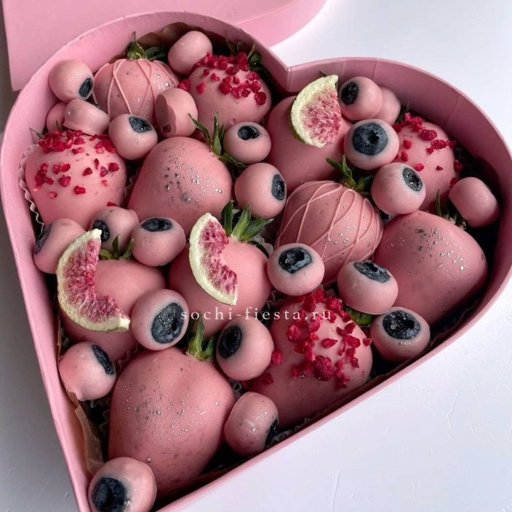Клубника в шоколаде Сердце в Химкие