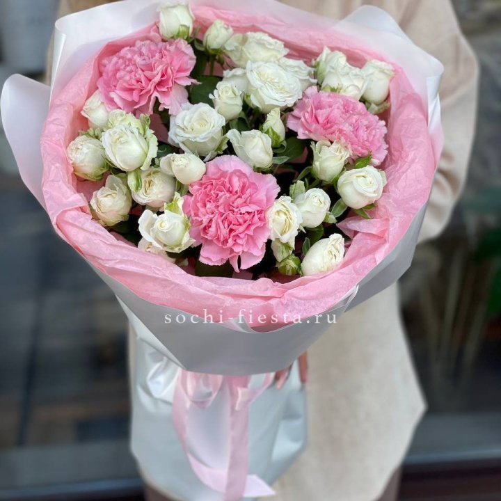 Букет розы с диантусами "Блэш" в Химкие