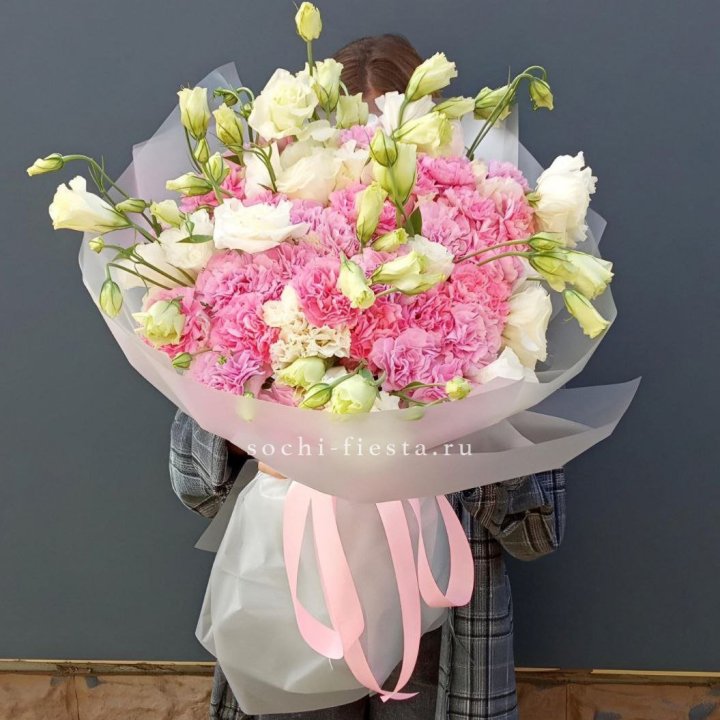 Букет из эустом и диантусов  в Химкие