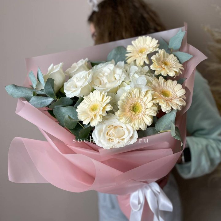 Букет роз, гортензии, гербер  в Химкие