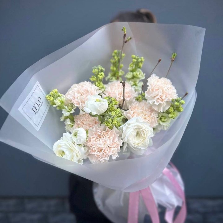 Букет маттиолы и ранункулюсов  в Химкие