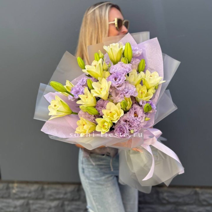  Букет лилий и эустом в Химкие