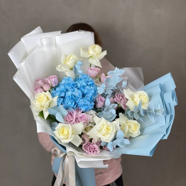 Дизайнерский букет "Блю скайфорт" в Химкие