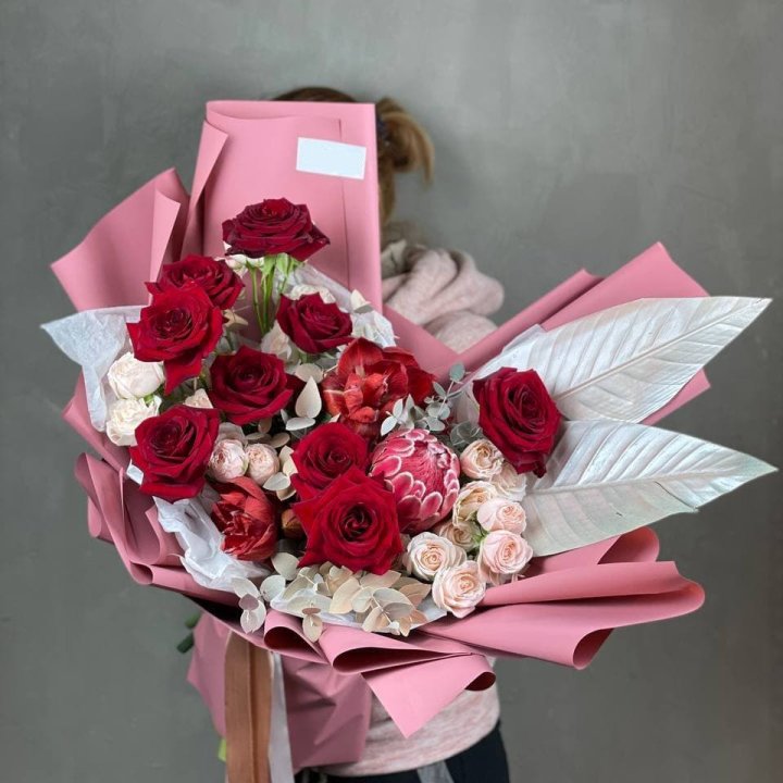 Дизайнерский букет "Ред Вильвет" в Химкие