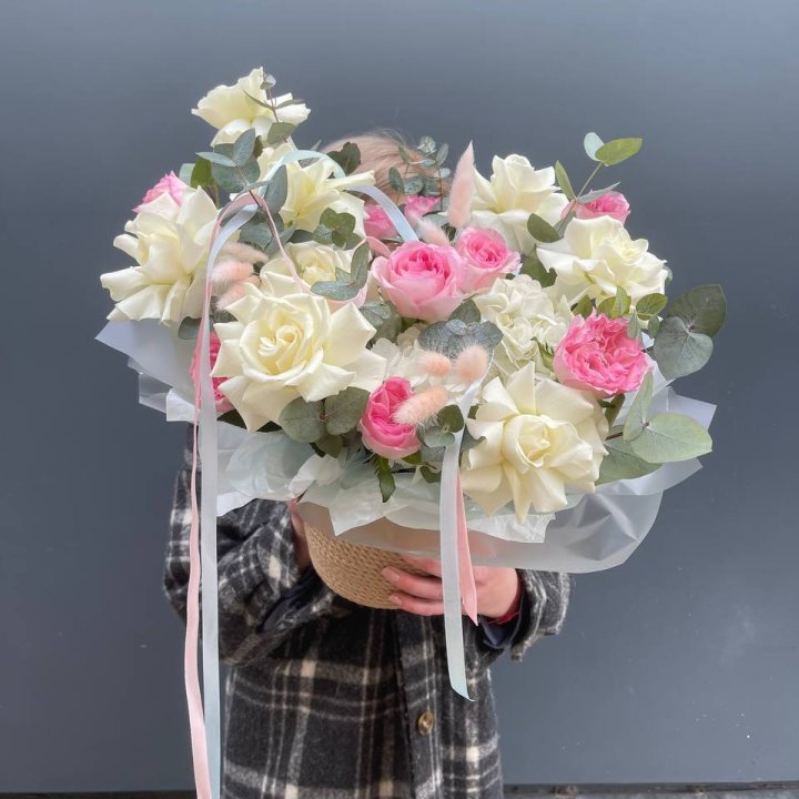 Кашпо с розами в Химкие