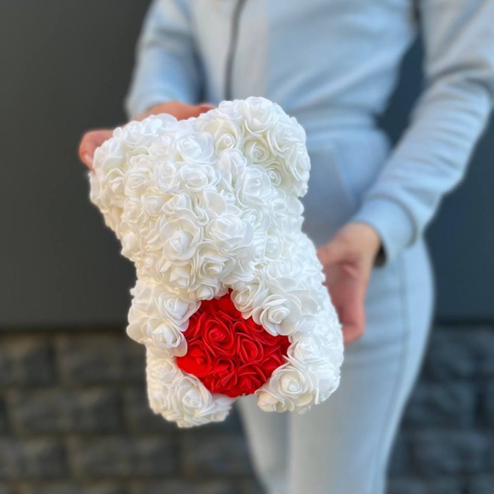 Медведь с красным седцем в Химкие