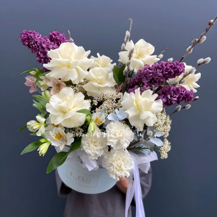 Цветочный бокс Французских роз и Сирени в Химкие