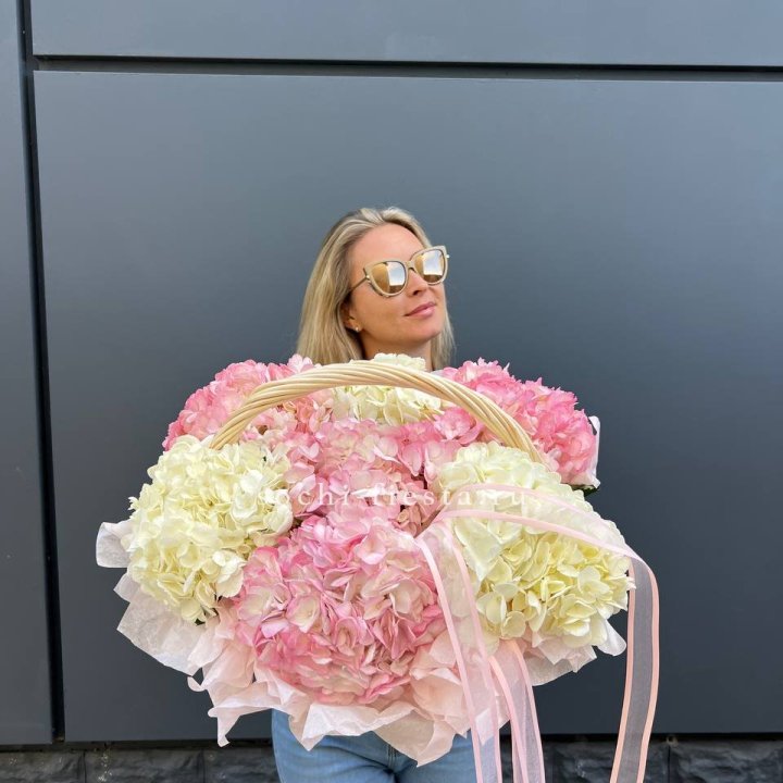 7 гортензий в корзине в Химкие