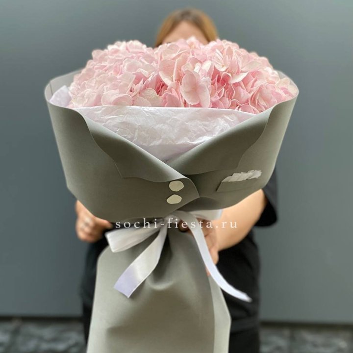  Букет  пиджачок из 5 гортензий в Химкие