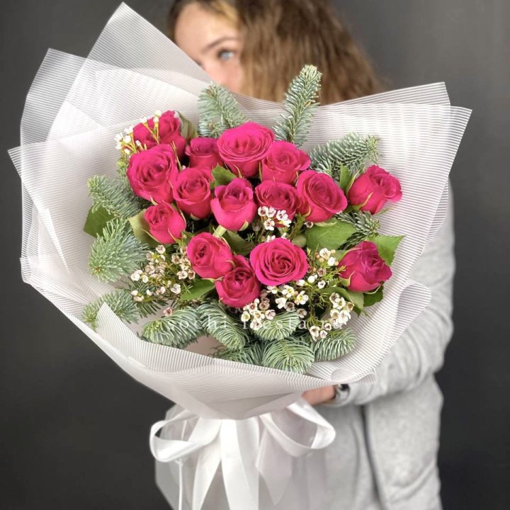Новогодний букет Елки и Розы в Химкие