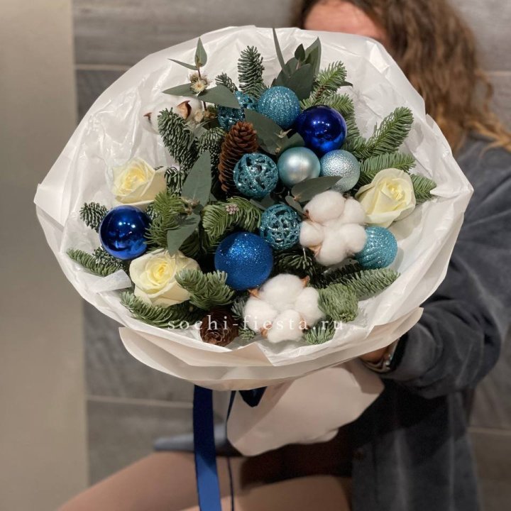 Новогодний букет "Синий иней" в Химкие