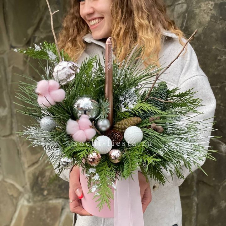 Новогодняя композиция в коробке пинк в Химкие