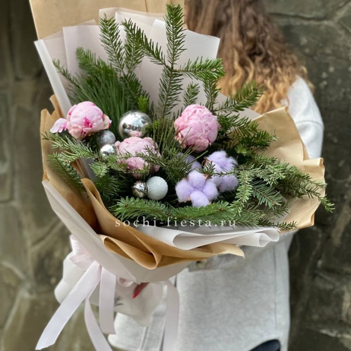 Новогодний букет с пионами  в Химкие