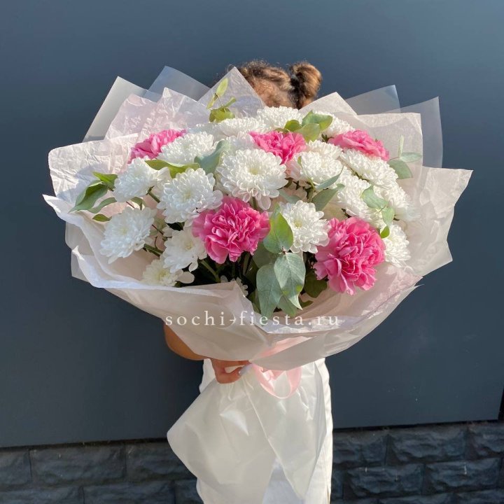  Букет  хризантем и диантусов "Воздушный" в Химкие