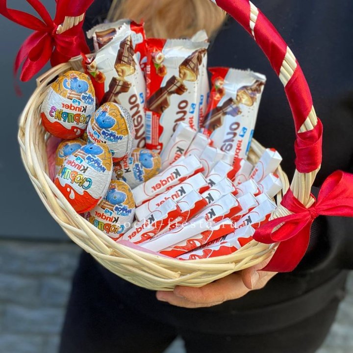 Корзина с киндерами  в Химкие