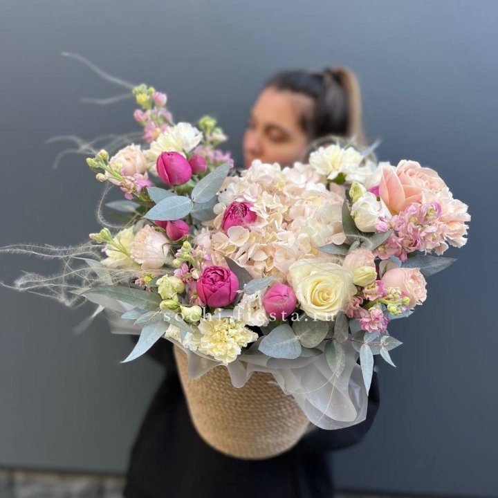 Цветочная композиция в джутовом боксе  в Химкие