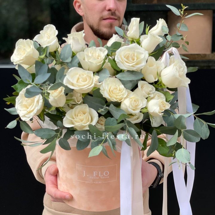 41 белая роз в бархатном боксе в Химкие