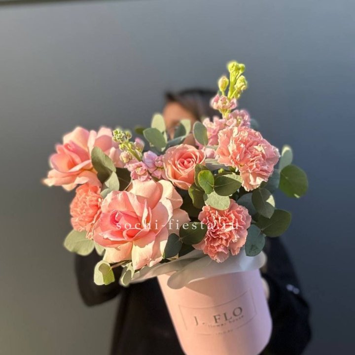 Цветы в боксе "Сизара" в Химкие