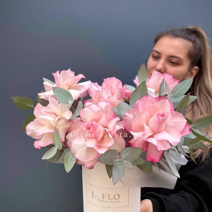 7 Французских роз в боксе в Химкие