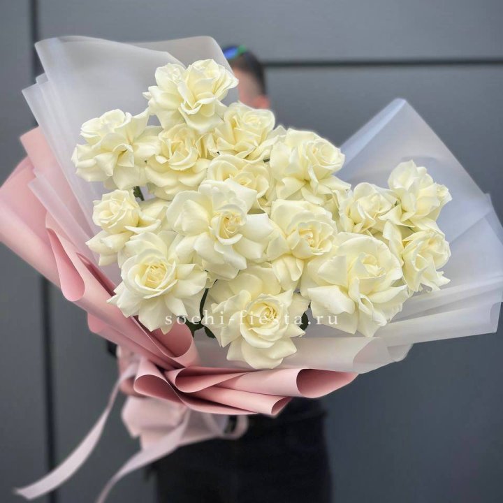 Букет из 15 французских роз Вайт дрим в Химкие