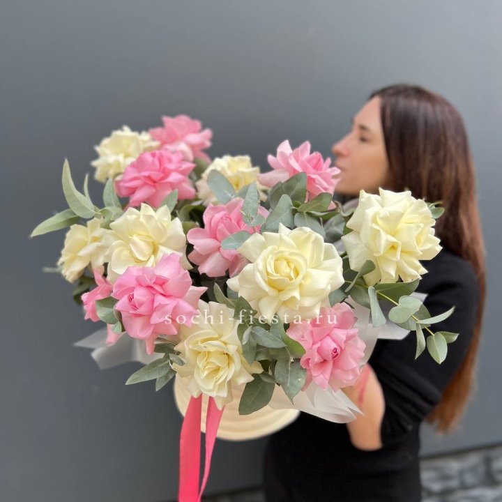 Зефирный бокс из 17 французских роз микс в Химкие