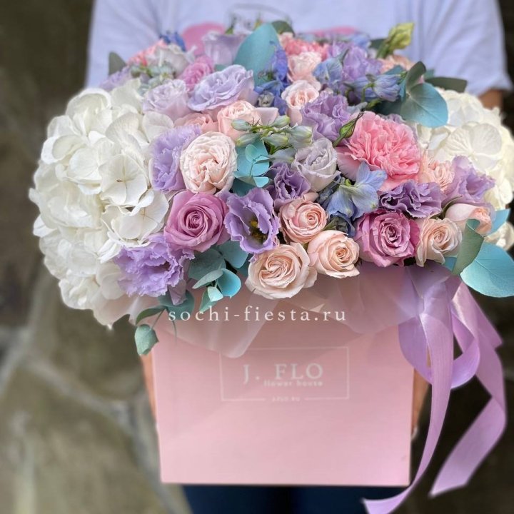 Цветочный бокс макси каб в Химкие
