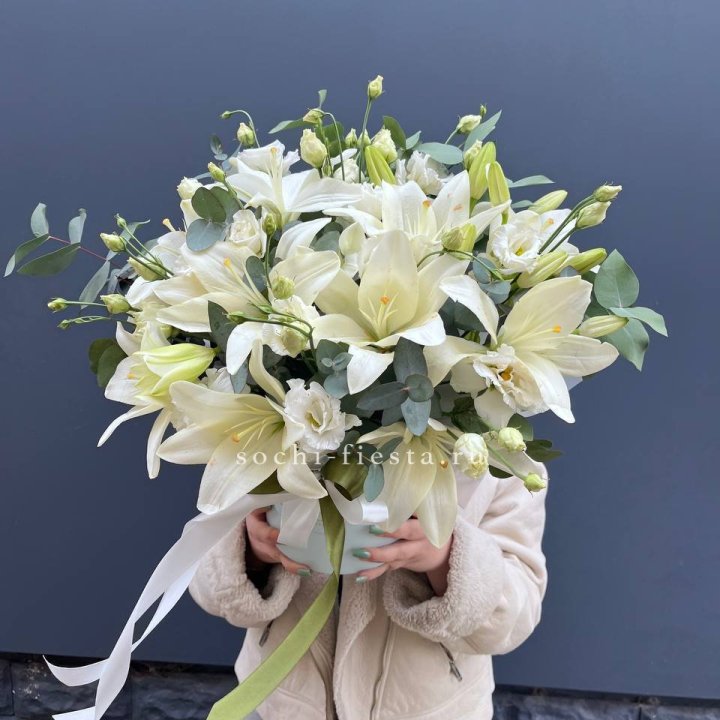 Бокс лилий и эустомы в Химкие